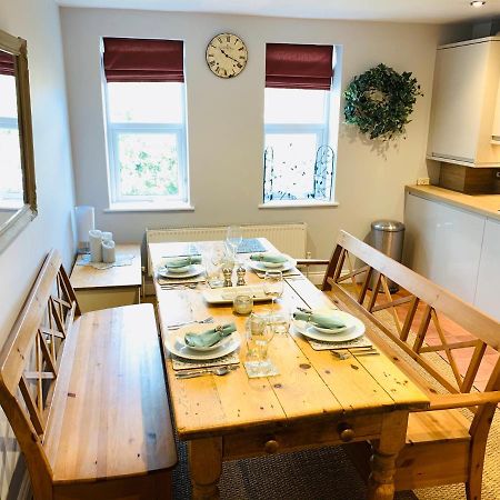 Spacious 2 Bed Apartment With Off Street Parking Bath Kültér fotó