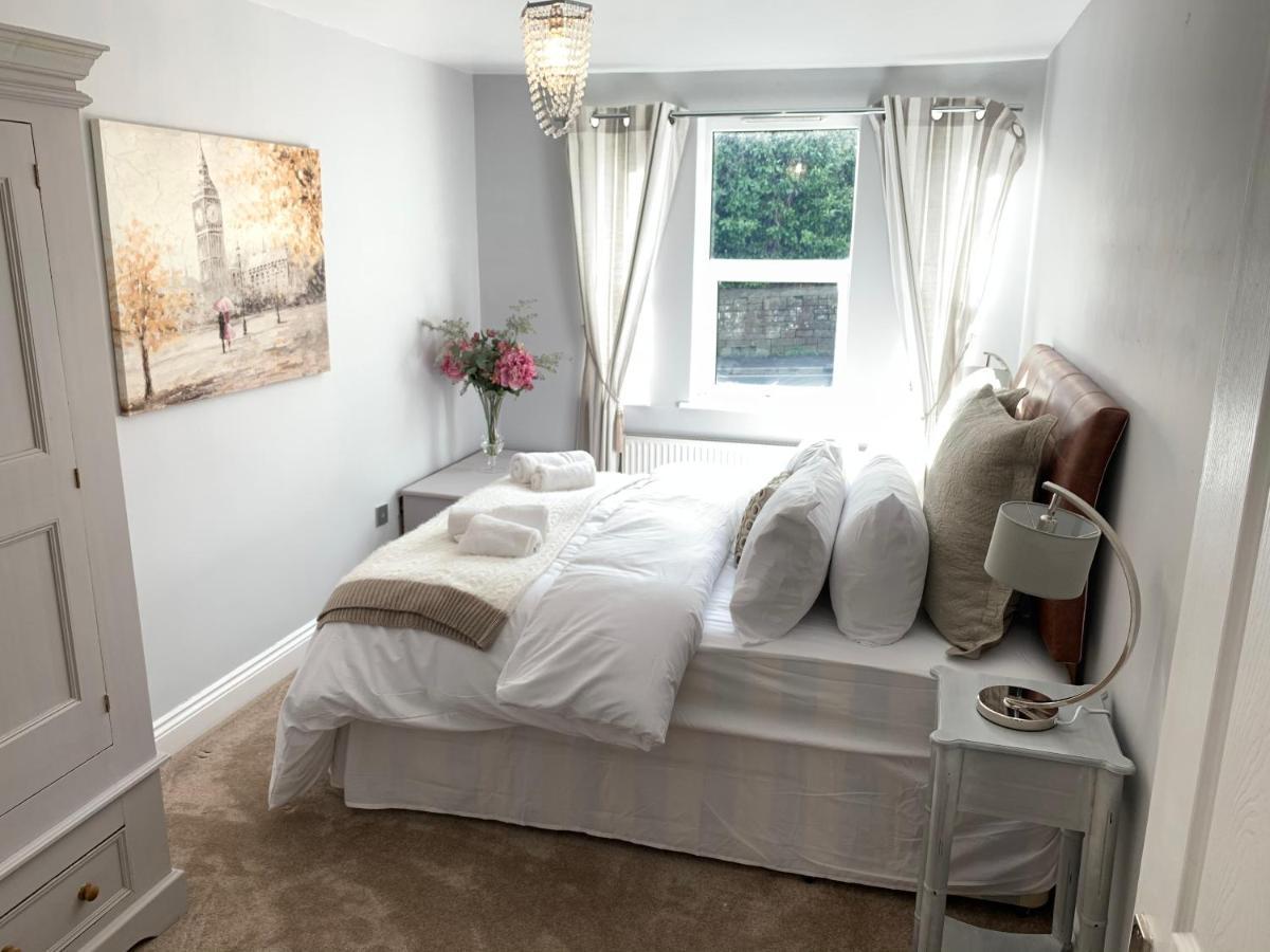 Spacious 2 Bed Apartment With Off Street Parking Bath Kültér fotó