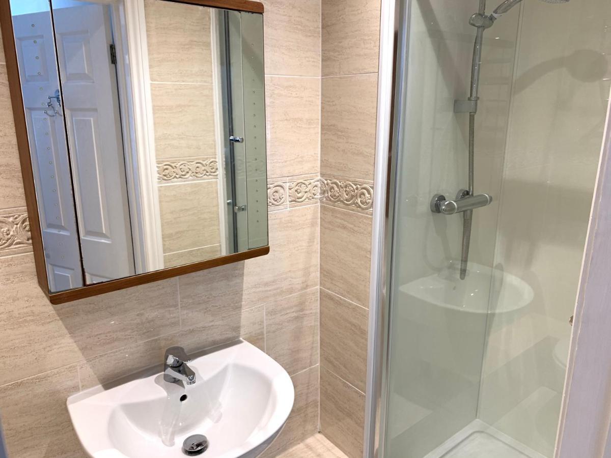 Spacious 2 Bed Apartment With Off Street Parking Bath Kültér fotó